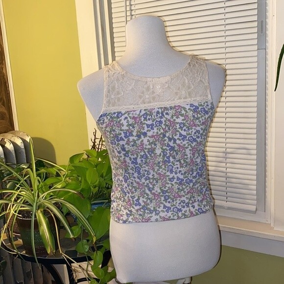 Floral Spring Top - Picture 5 of 9